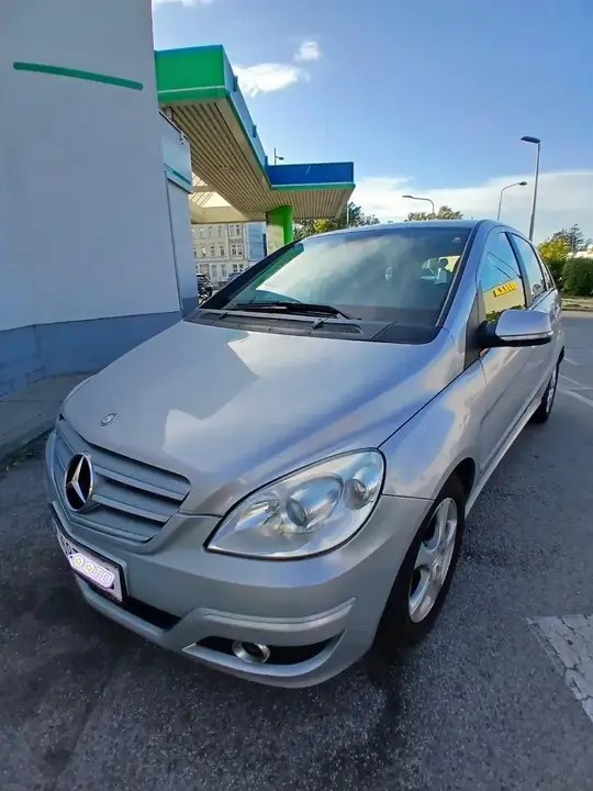Mercedes-Benz B-Class 2011 photo 2