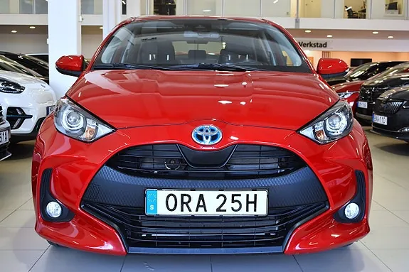 Toyota Yaris 2023 photo 2