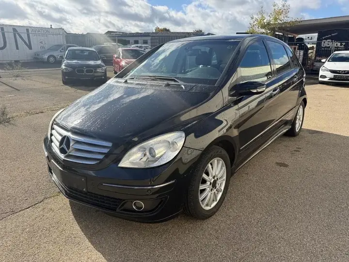 Mercedes-Benz B 200