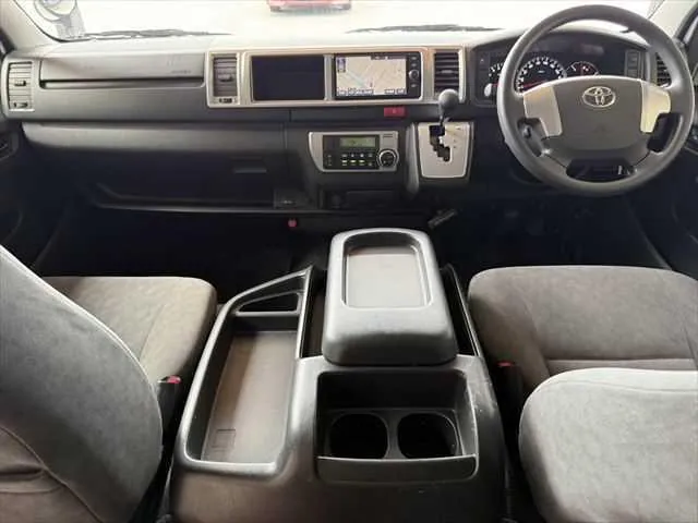 Toyota Hiace Wagon 2017 photo 3