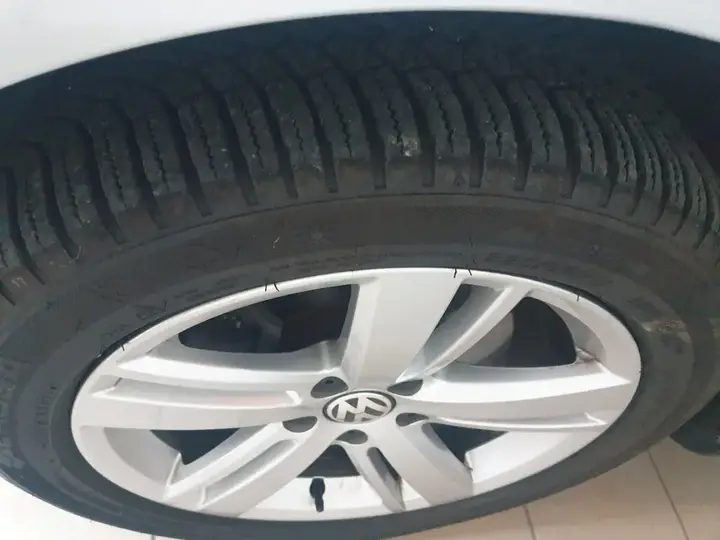 Volkswagen Sharan 2012 photo 2