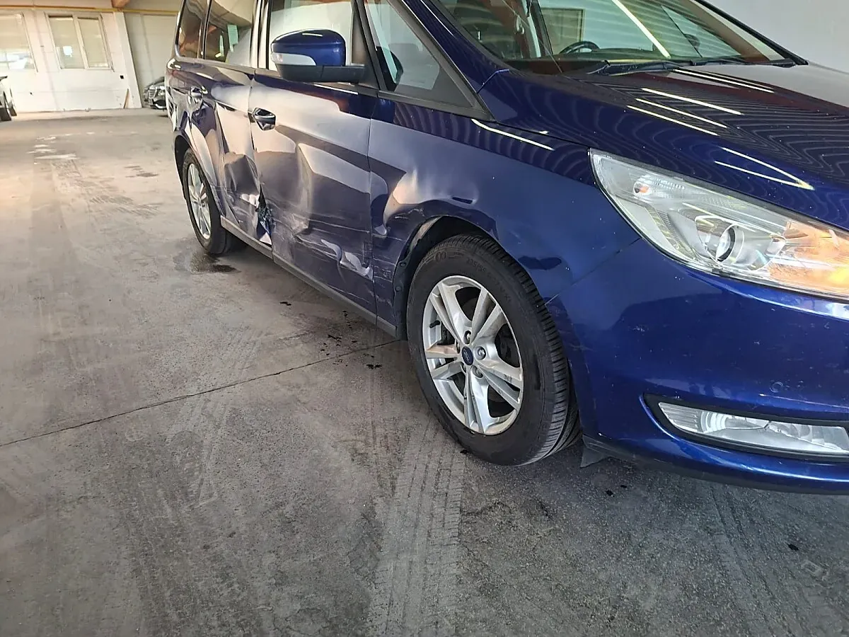 Ford Galaxy 2017 photo 3