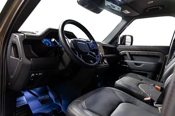 Land Rover Defender 110 2026 photo 3