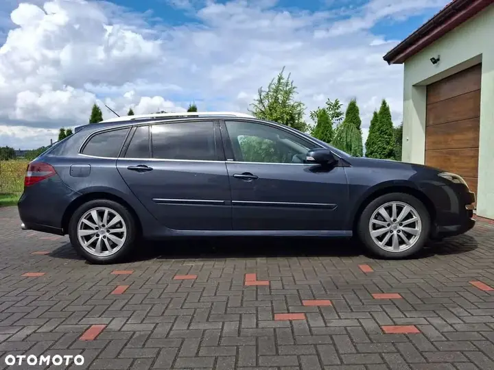 Renault Laguna 2011 photo 2