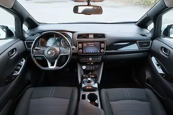 Nissan Leaf 2022 photo 2