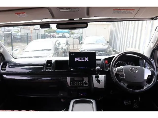 Toyota Hiace Wagon 2017 photo 3