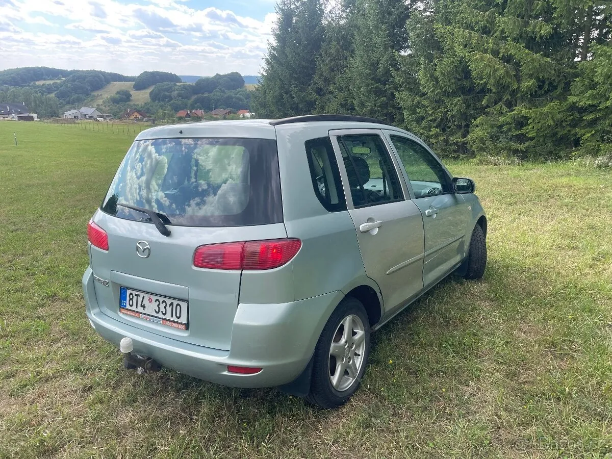 Mazda 2 2004 photo 4