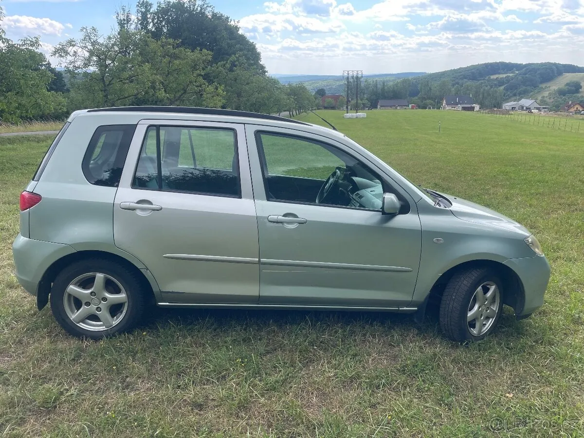 Mazda 2 2004 photo 3