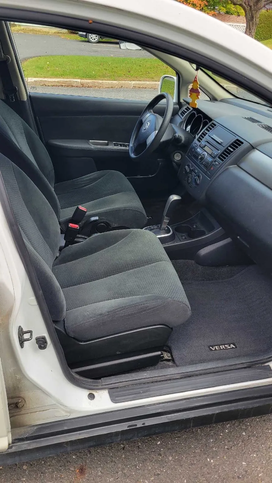 Nissan Versa 2012 photo 5