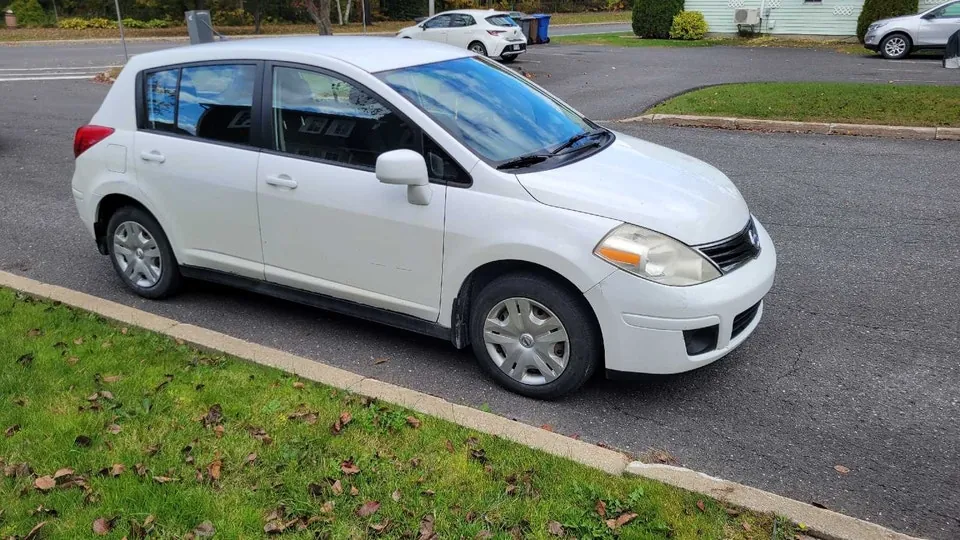 Nissan Versa 2012 photo 4