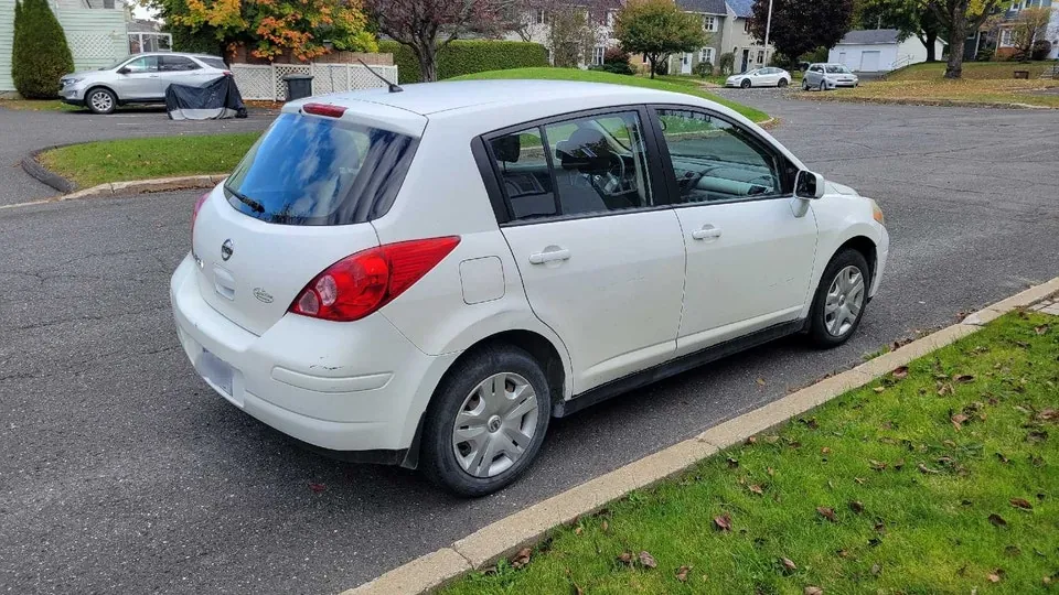 Nissan Versa 2012 photo 2