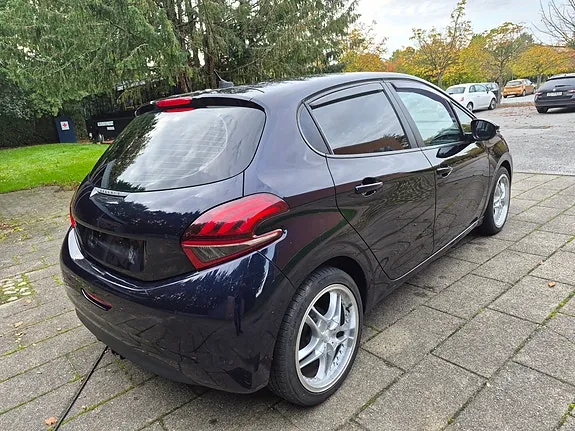 Peugeot 208 2014 photo 3