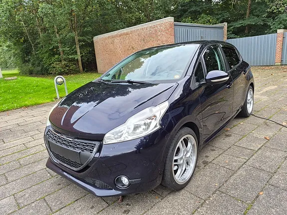 Peugeot 208 2014 photo 2