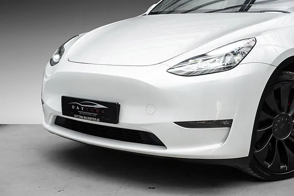 Tesla Model Y 2023 photo 3