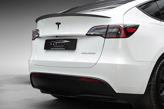 Tesla Model Y 2023 photo 4