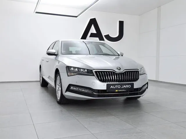 Skoda Superb 2023 photo 2