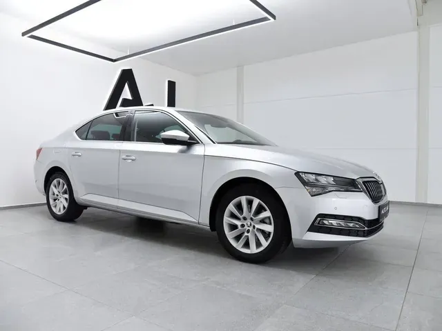 Skoda Superb 2023 photo 4