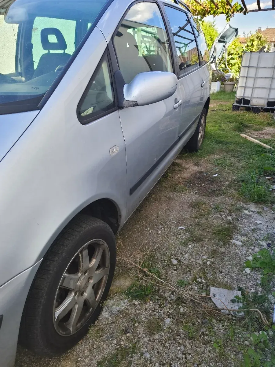 Ford Galaxy 2004 photo 3