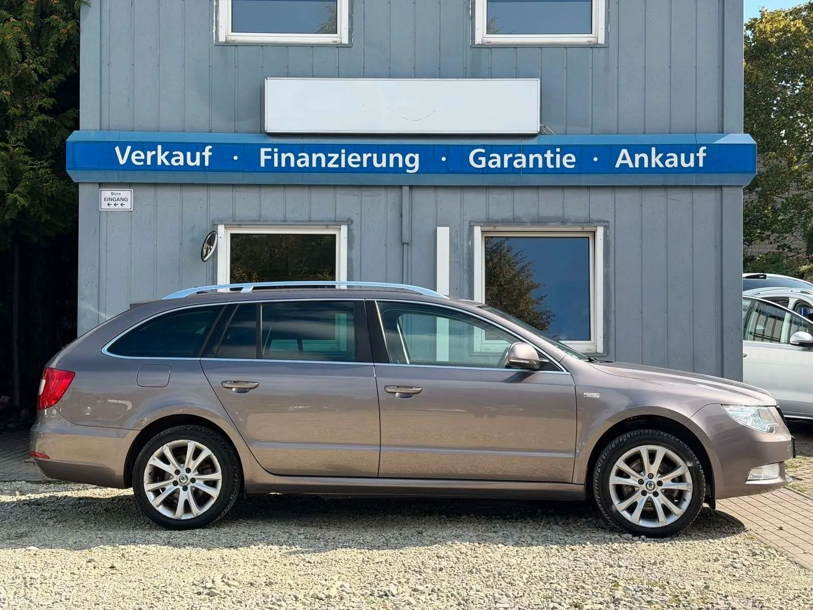 Skoda Superb 2012 photo 2