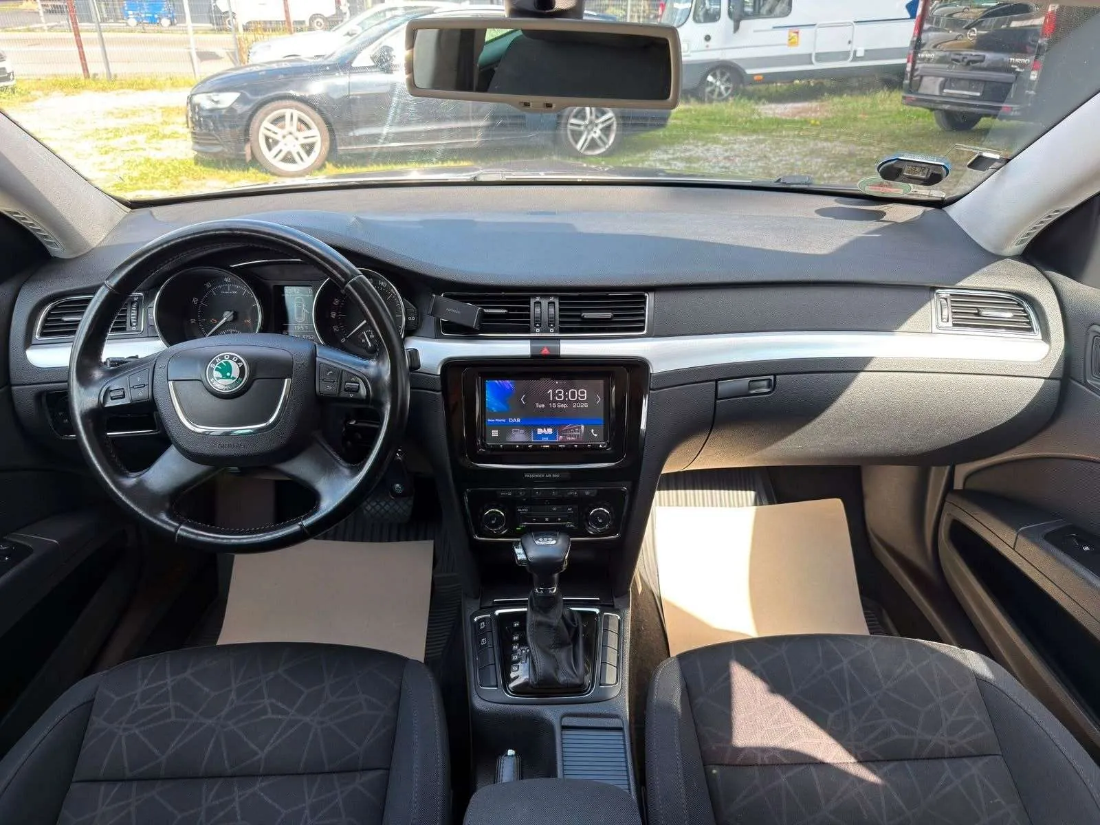 Skoda Superb 2012 photo 3