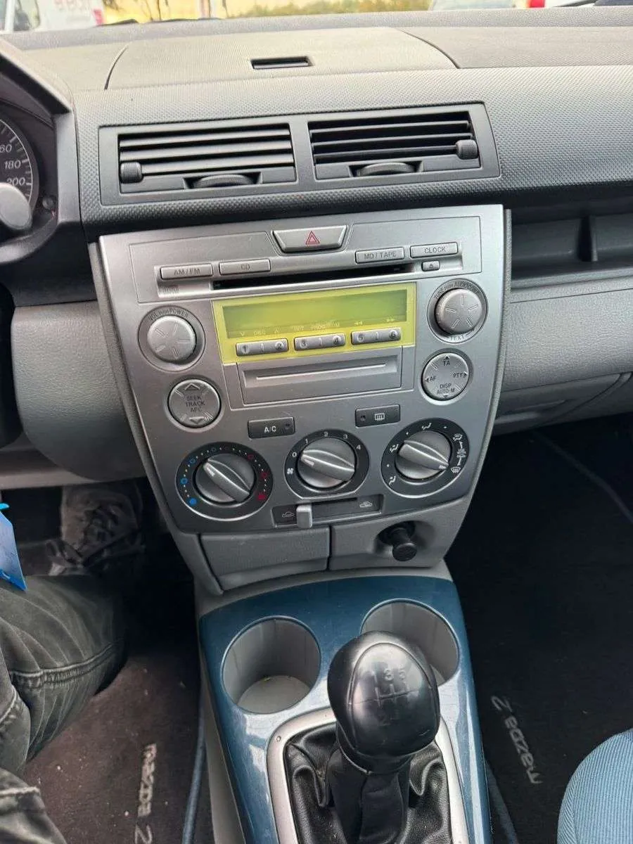 Mazda 2 2004 photo 5