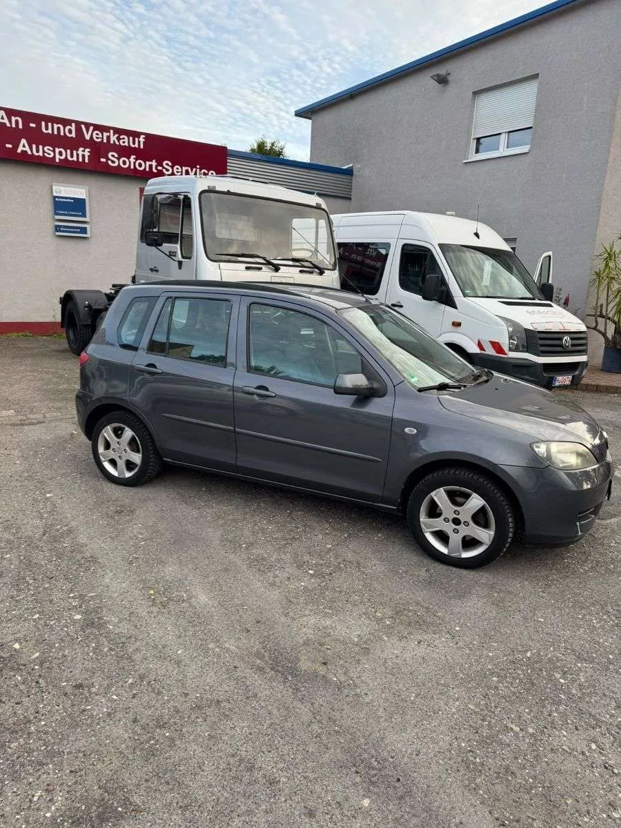 Mazda 2 2004 photo 2