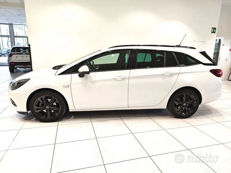 Opel Astra 2020 photo 2