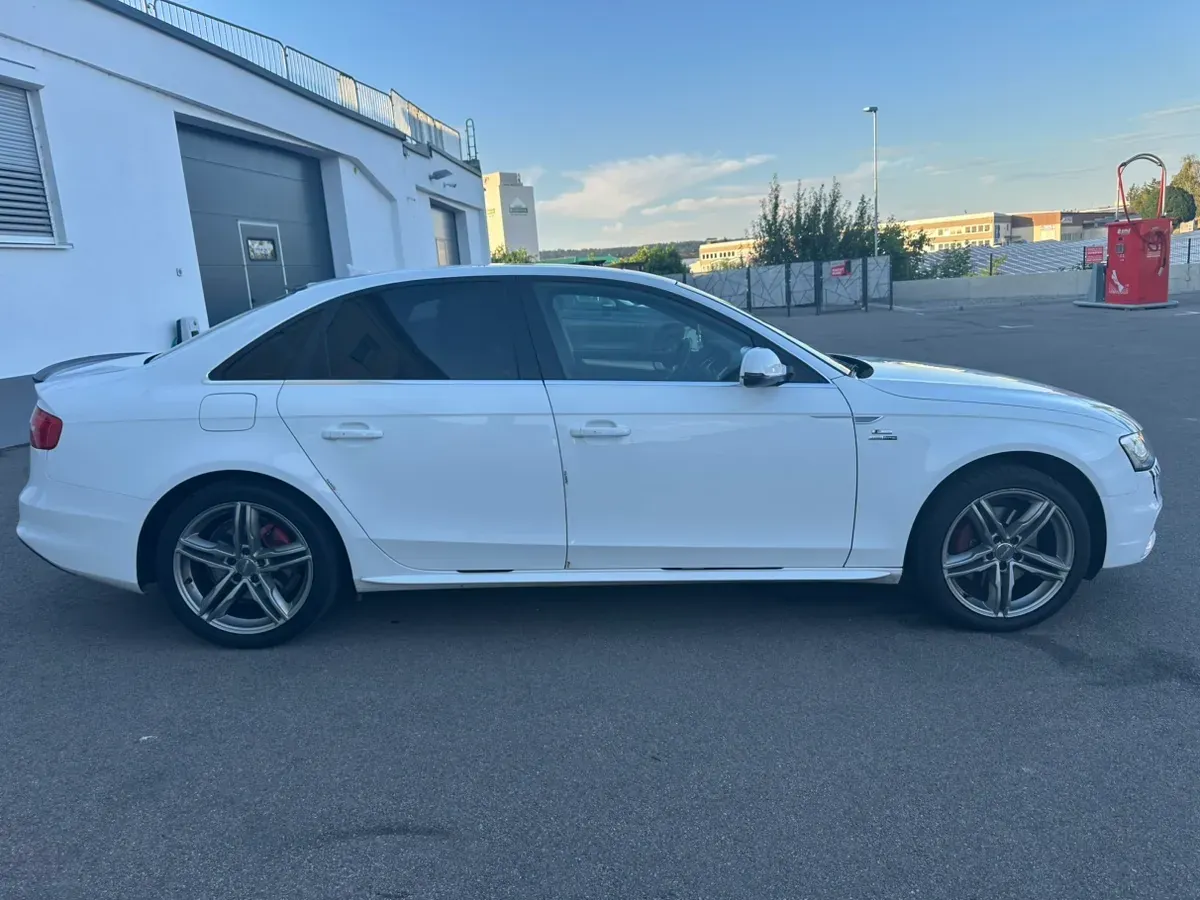 Audi A4 2014 photo 3