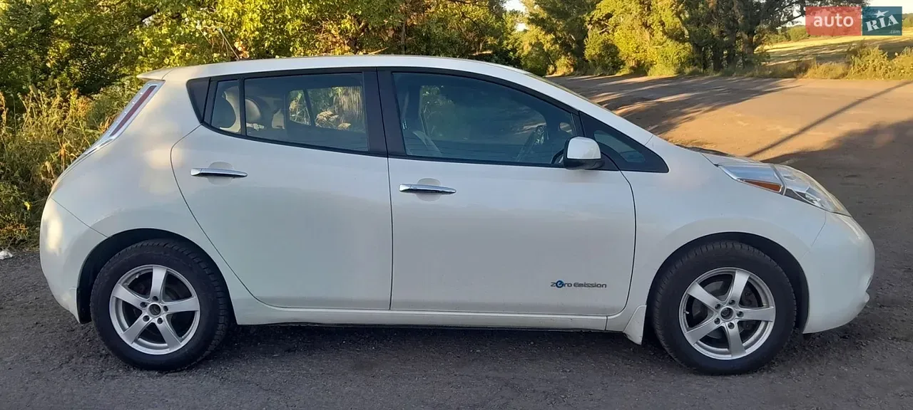 Nissan Leaf 2013 photo 4