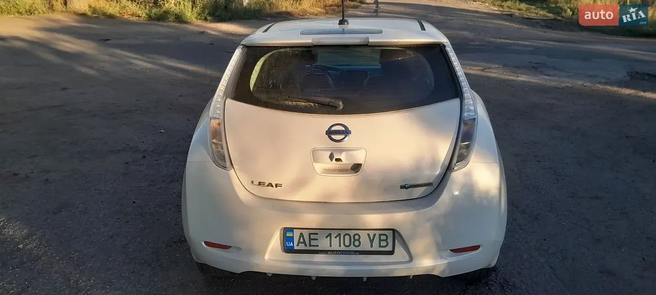 Nissan Leaf 2013 photo 2