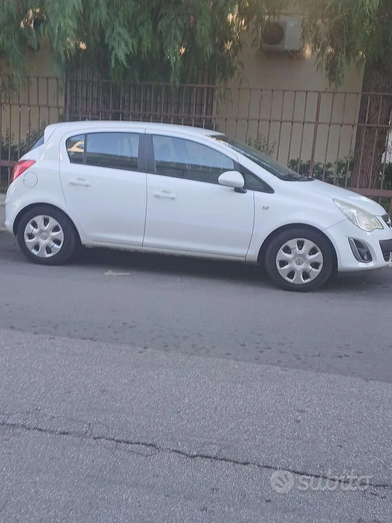 Opel Corsa 2012 photo 2