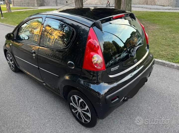 Peugeot 107 2010 photo 2