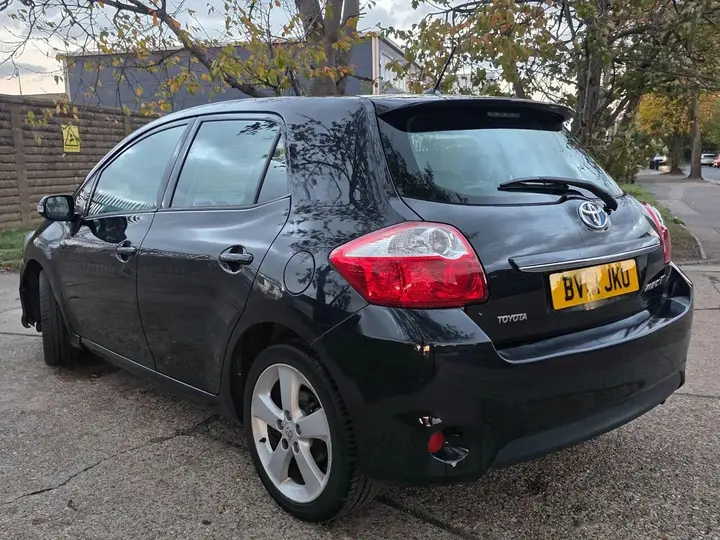 Toyota Auris 2011 photo 5