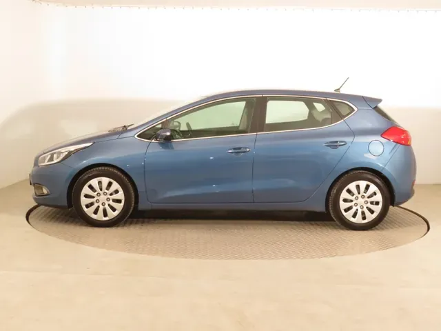 Kia Ceed 2012 photo 2