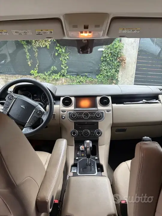 Land Rover Discovery 2011 photo 5