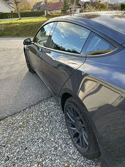 Tesla Model 3 2024 photo 3