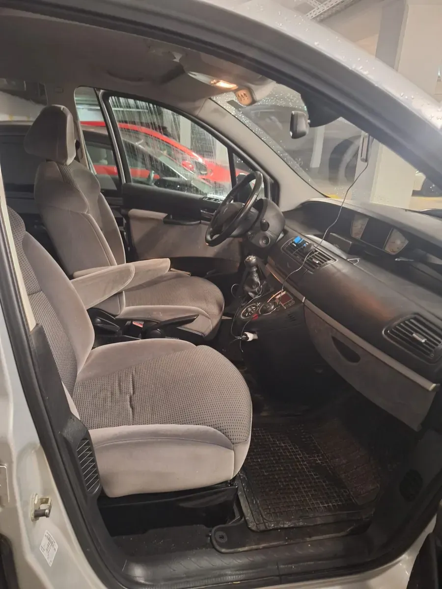 Peugeot 807 2010 photo 2