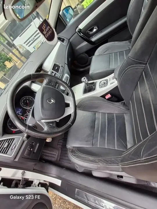 Renault Laguna 2014 photo 3