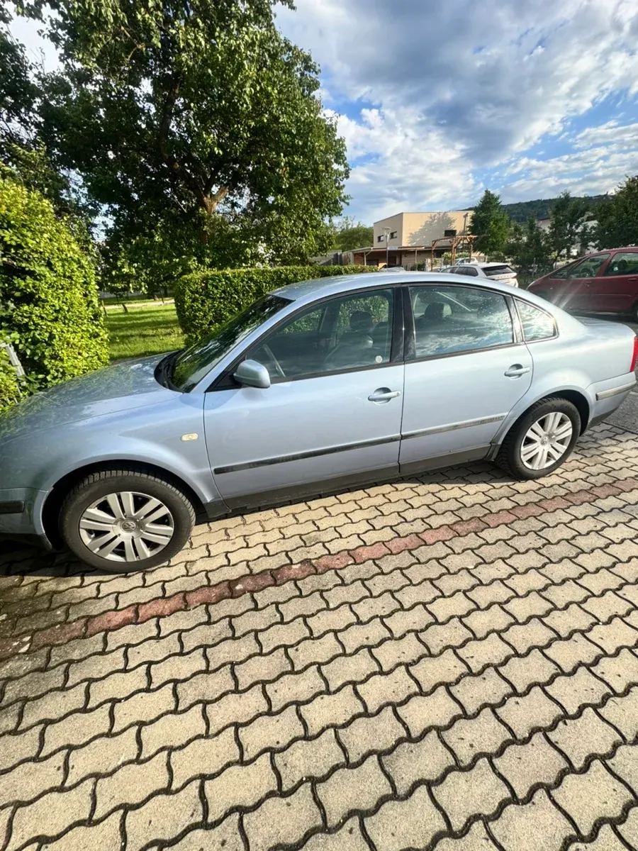 Volkswagen Passat 2000 photo 2