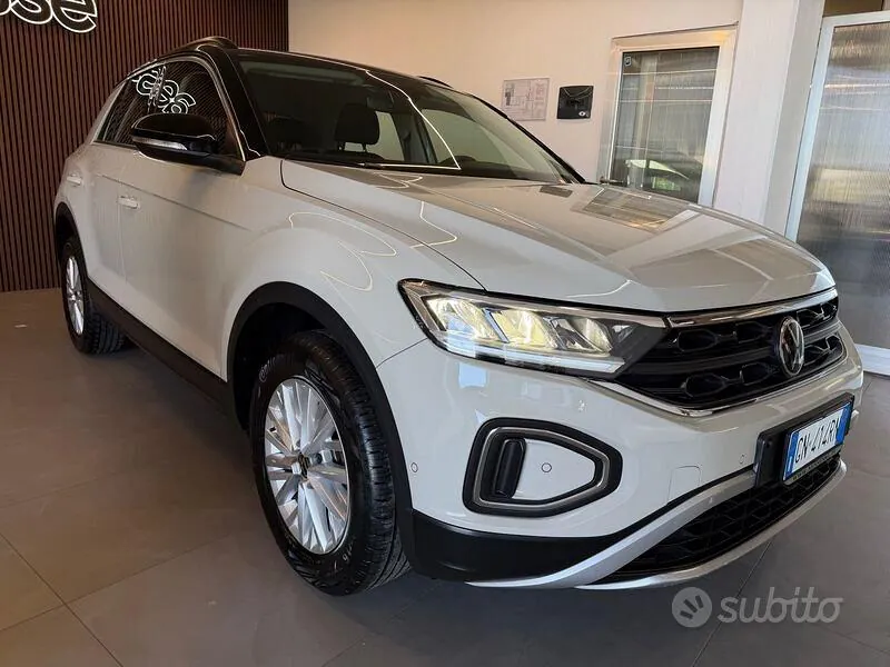 Volkswagen T-Roc 2023 photo 3