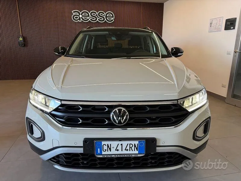 Volkswagen T-Roc 2023 photo 2