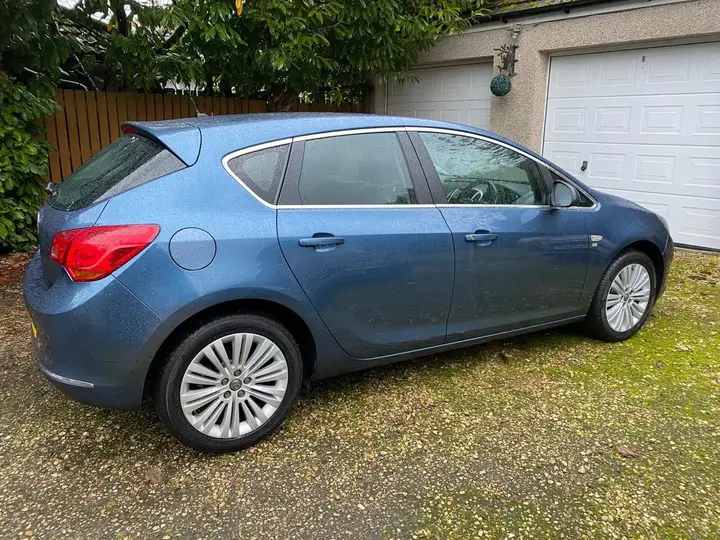 Vauxhall Astra 2014 photo 5