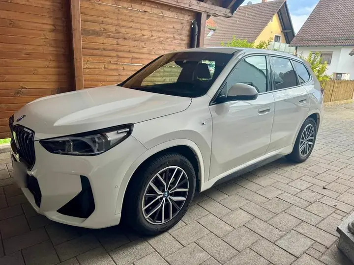 BMW Ix1