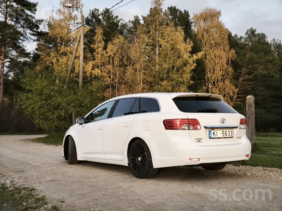 Toyota Avensis 2012 photo 3
