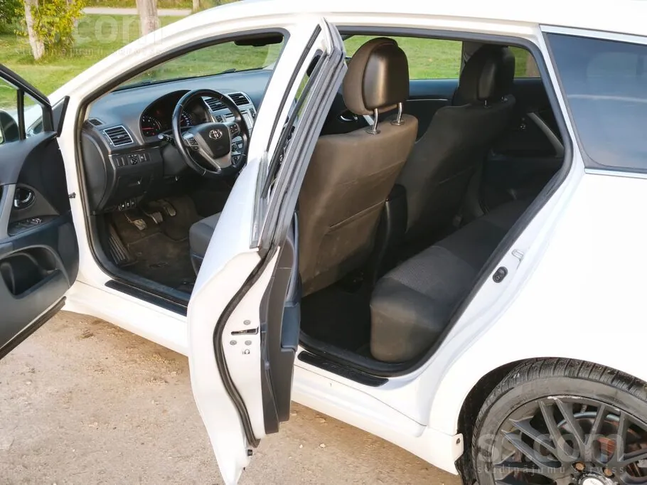 Toyota Avensis 2012 photo 5
