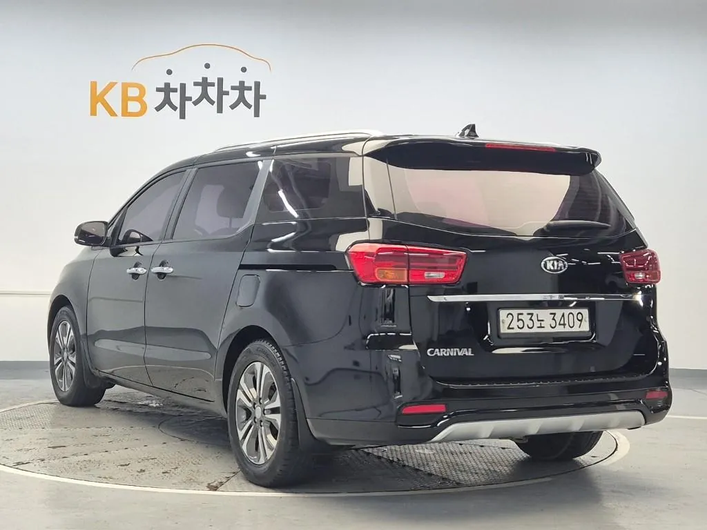 Kia Carnival 2019 photo 2