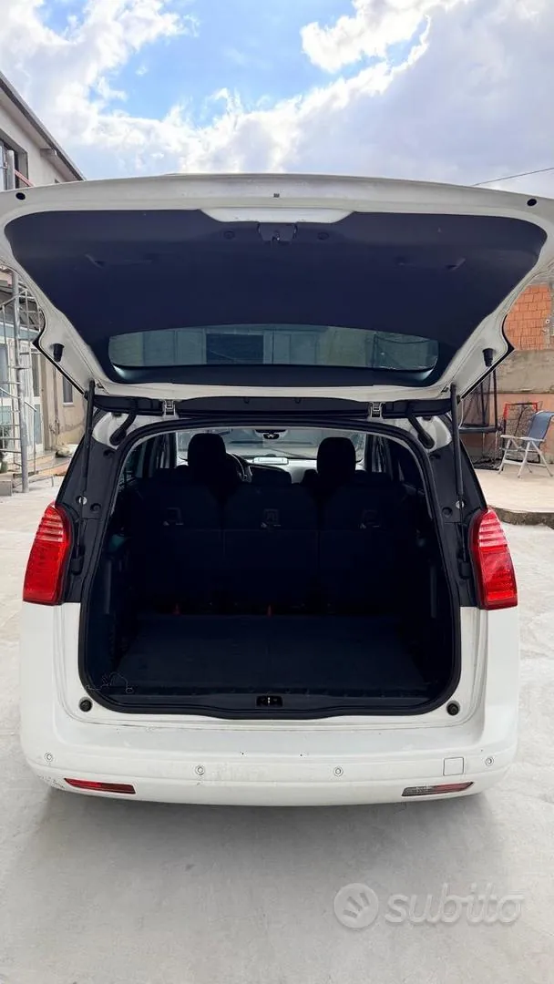 Peugeot 5008 2016 photo 5