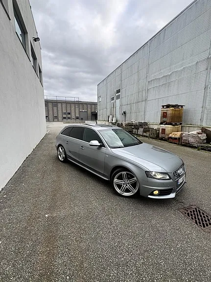 Audi A4 2011 photo 2