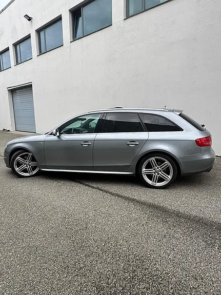 Audi A4 2011 photo 4