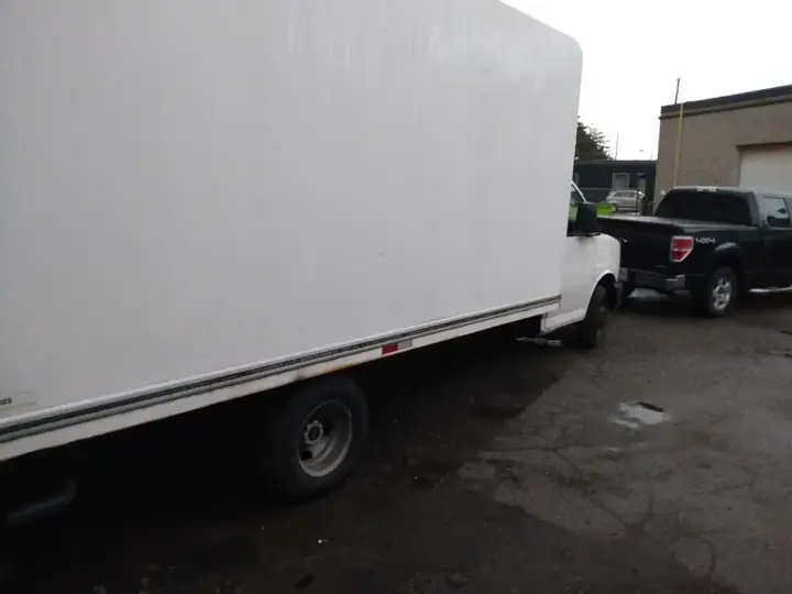 GMC Savana 2012 photo 3
